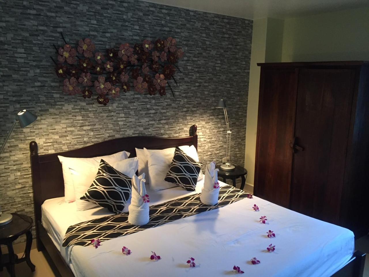 Fong Kaew And Baan Nang Fa Guesthouse Patong Екстер'єр фото